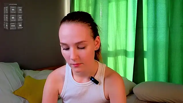 Snapshot of QueenieHathaway chatting on 09/23/25, 01:23 QueenieHathaway online show from 09/23/25, 01:23