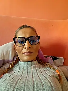 Snapshot of aellabeyonce chatting on 10/30/25, 12:14 aellabeyonce online show from 10/30/25, 12:14