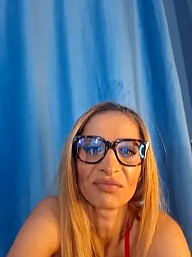 Snapshot of aellabeyonce chatting on 10/25/25, 11:42 aellabeyonce online show from 10/25/25, 11:42