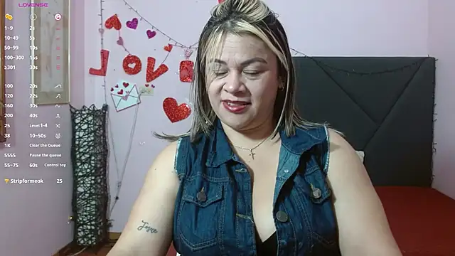 Snapshot of pamela_echeverria chatting on 06/15/26, 12:05 pamela echeverria online show from 06/15/26, 12:05