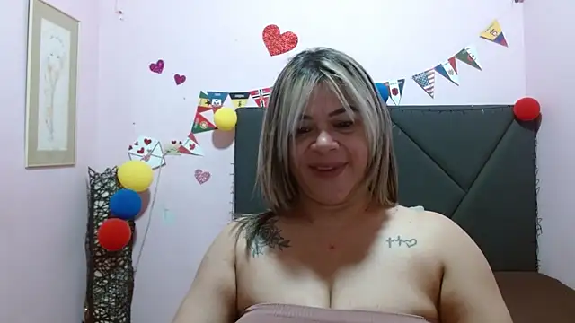 Snapshot of pamela_echeverria chatting on 07/10/26, 11:10 pamela echeverria online show from 07/10/26, 11:10
