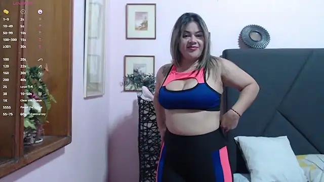 Snapshot of pamela_echeverria chatting on 09/29/25, 10:33 pamela echeverria online show from 09/29/25, 10:33