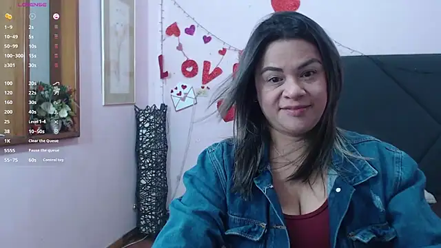 Snapshot of pamela_echeverria chatting on 04/28/26, 11:14 pamela echeverria online show from 04/28/26, 11:14