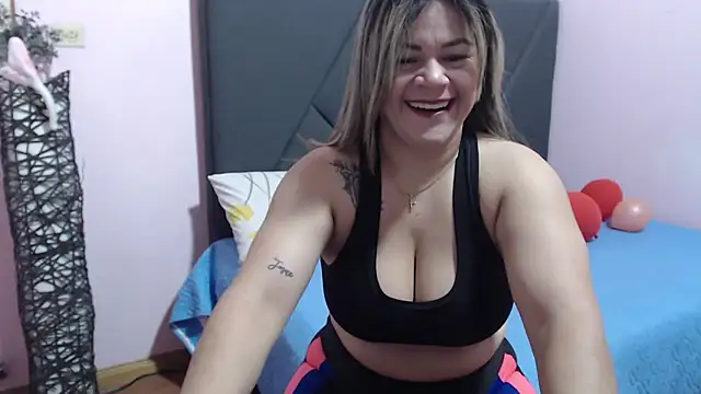 Snapshot of pamela_echeverria chatting on 09/22/25, 10:21 pamela echeverria online show from 09/22/25, 10:21