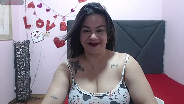 Snapshot of pamela_echeverria chatting on 04/22/26, 11:06 pamela echeverria online show from 04/22/26, 11:06