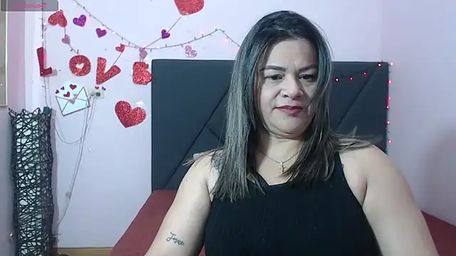 Snapshot of pamela_echeverria chatting on 04/21/26, 11:17 pamela echeverria online show from 04/21/26, 11:17