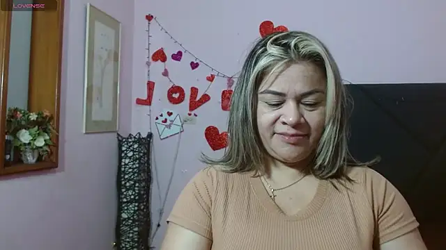 Snapshot of pamela_echeverria chatting on 06/06/26, 11:48 pamela echeverria online show from 06/06/26, 11:48