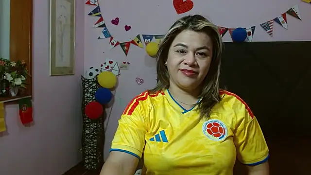 Snapshot of pamela_echeverria chatting on 06/27/26, 11:38 pamela echeverria online show from 06/27/26, 11:38