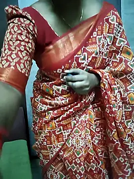 Snapshot of vasundhara26 chatting on 12/18/25, 09:51 vasundhara26 online show from 12/18/25, 09:51