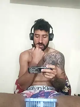 Snapshot of Alexsexygamer chatting on 12/17/25, 08:03 Alexsexygamer online show from 12/17/25, 08:03