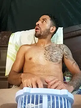 Snapshot of Alexsexygamer chatting on 11/16/25, 08:13 Alexsexygamer online show from 11/16/25, 08:13