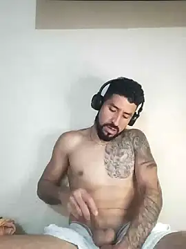 Snapshot of Alexsexygamer chatting on 10/31/25, 01:35 Alexsexygamer online show from 10/31/25, 01:35