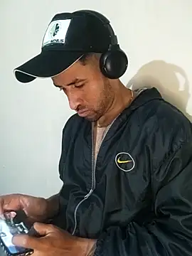 Snapshot of Alexsexygamer chatting on 11/06/25, 12:42 Alexsexygamer online show from 11/06/25, 12:42