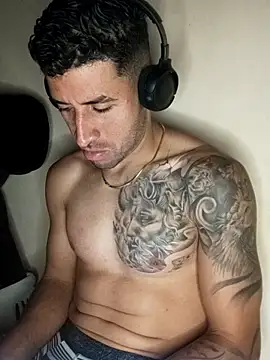 Snapshot of Alexsexygamer chatting on 11/08/25, 12:36 Alexsexygamer online show from 11/08/25, 12:36