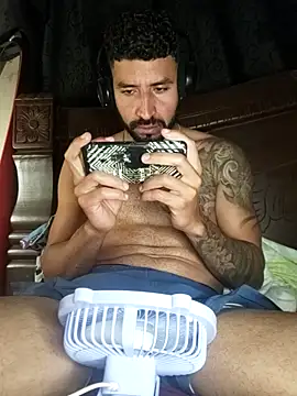 Snapshot of Alexsexygamer chatting on 12/04/25, 04:33 Alexsexygamer online show from 12/04/25, 04:33