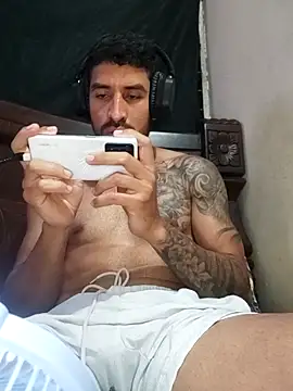 Snapshot of Alexsexygamer chatting on 04/07/26, 01:29 Alexsexygamer online show from 04/07/26, 01:29