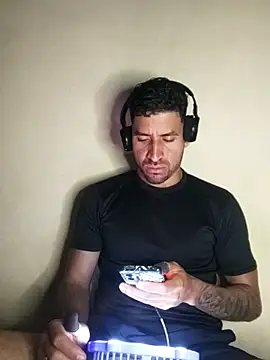 Snapshot of Alexsexygamer chatting on 11/06/25, 12:36 Alexsexygamer online show from 11/06/25, 12:36