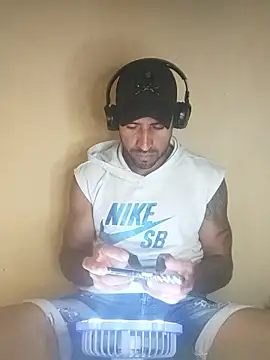 Snapshot of Alexsexygamer chatting on 11/13/25, 03:10 Alexsexygamer online show from 11/13/25, 03:10