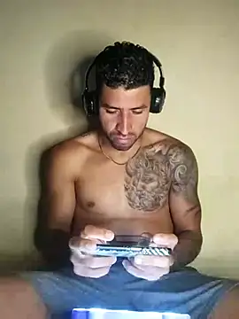 Snapshot of Alexsexygamer chatting on 11/11/25, 01:22 Alexsexygamer online show from 11/11/25, 01:22