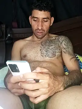 Snapshot of Alexsexygamer chatting on 04/15/26, 01:11 Alexsexygamer online show from 04/15/26, 01:11