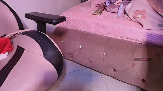 Terraelowen online show from 11/08/25, 11:47