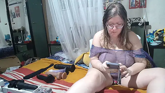 Snapshot of Lilirose-63 chatting on 11/28/25, 04:56 Lilirose-63 online show from 11/28/25, 04:56