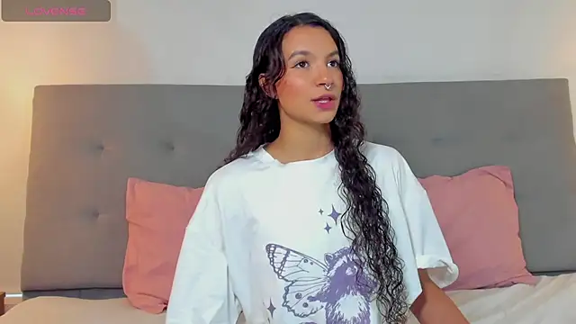 Luna Claire online show from 11/17/25, 04:22