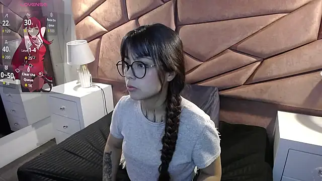 sophiaa 7 online show from 09/15/25, 11:21