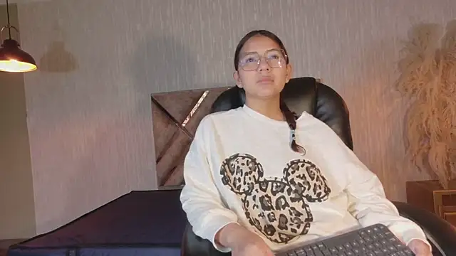 Snapshot of angeles_azul chatting on 06/30/26, 12:27 angeles azul online show from 06/30/26, 12:27