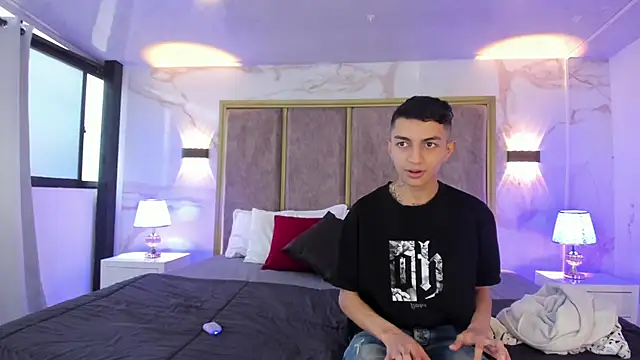 NickandAbby  online show from 04/07/26, 07:15