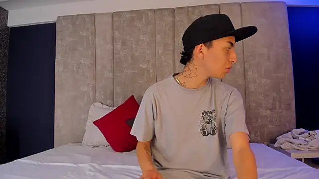 NickandAbby  online show from 03/31/26, 07:05