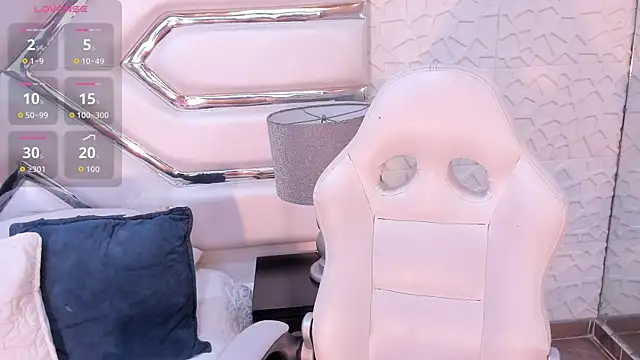 Snapshot of TatiLee chatting on 11/12/25, 04:00 TatiLee online show from 11/12/25, 04:00