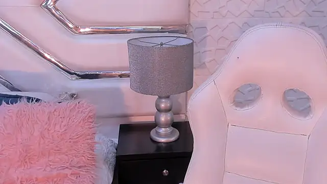 Snapshot of TatiLee chatting on 11/11/25, 06:25 TatiLee online show from 11/11/25, 06:25