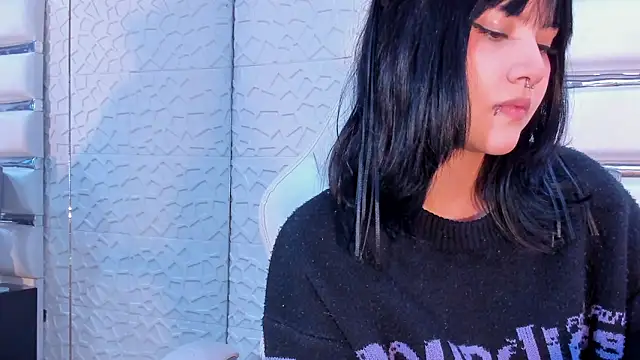 Snapshot of TatiLee chatting on 12/22/25, 12:49 TatiLee online show from 12/22/25, 12:49