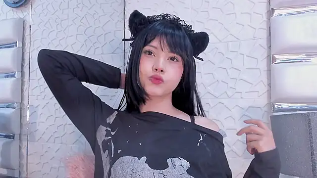 Snapshot of TatiLee chatting on 02/10/26, 02:16 TatiLee online show from 02/10/26, 02:16