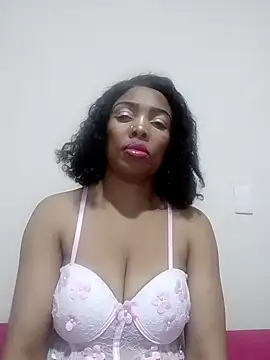 Snapshot of SEXYMOANSXX chatting on 09/29/25, 05:40 SEXYMOANSXX online show from 09/29/25, 05:40