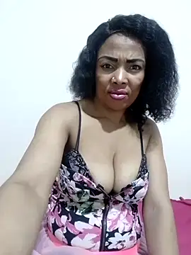 Snapshot of SEXYMOANSXX chatting on 09/20/25, 05:40 SEXYMOANSXX online show from 09/20/25, 05:40