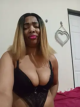 Snapshot of SEXYMOANSXX chatting on 06/30/26, 02:50 SEXYMOANSXX online show from 06/30/26, 02:50