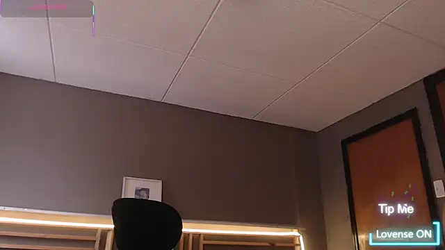 Snapshot of PaulEvens chatting on 02/18/26, 01:40 PaulEvens online show from 02/18/26, 01:40