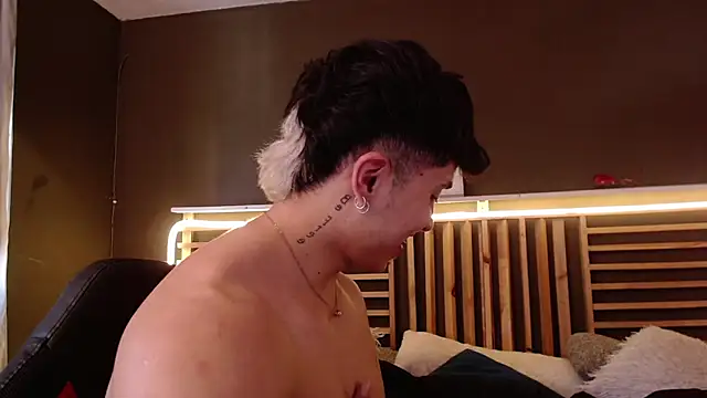 PaulEvens online show from 11/08/25, 01:36