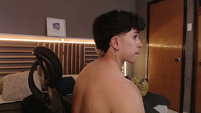 Snapshot of PaulEvens chatting on 02/17/26, 01:08 PaulEvens online show from 02/17/26, 01:08