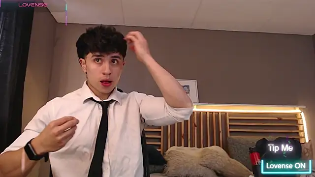 Snapshot of PaulEvens chatting on 02/10/26, 12:59 PaulEvens online show from 02/10/26, 12:59