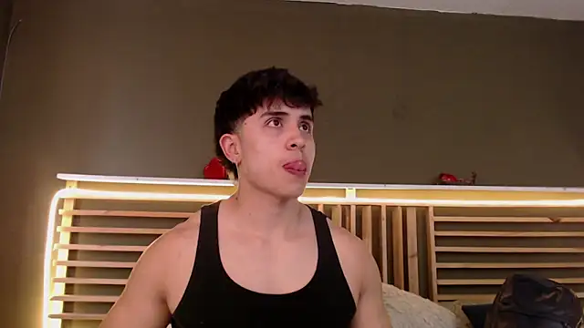 Snapshot of PaulEvens chatting on 01/16/26, 01:15 PaulEvens online show from 01/16/26, 01:15