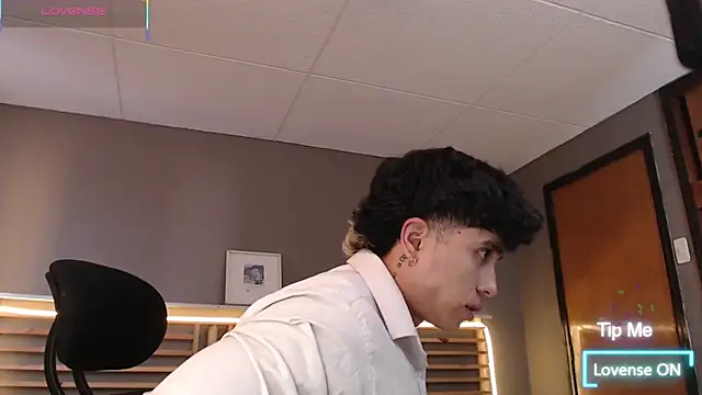 Snapshot of PaulEvens chatting on 02/11/26, 01:11 PaulEvens online show from 02/11/26, 01:11