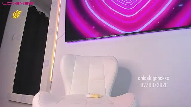 Snapshot of chloebigcockxx chatting on 03/08/26, 02:37 chloebigcockxx online show from 03/08/26, 02:37