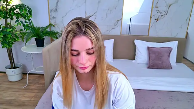 SweetyLicky online show from 03/10/26, 04:00