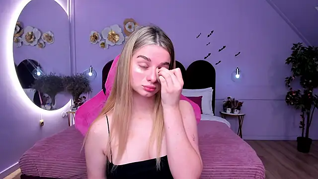 SweetyLicky online show from 10/28/25, 04:17