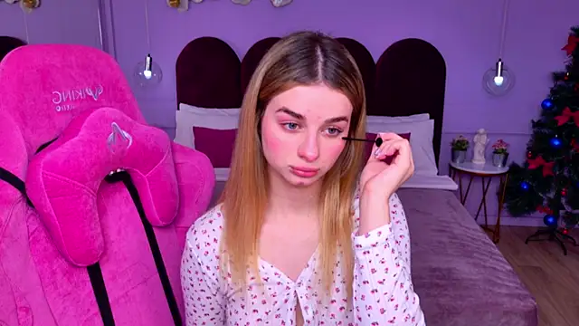 SweetyLicky online show from 12/15/25, 04:24