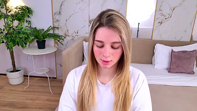 SweetyLicky online show from 04/08/26, 04:08