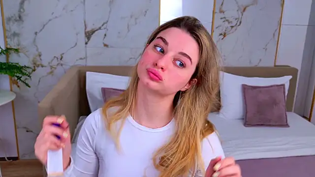 SweetyLicky online show from 04/18/26, 04:09